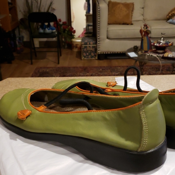 ARCOPEDICO GREEN MARYJANES SIZE 11 - Picture 2 of 6